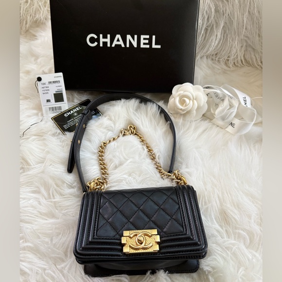 Chanel mini Black Quilted Leather Bag with Gold Chain cross body - Picture 1 of 13